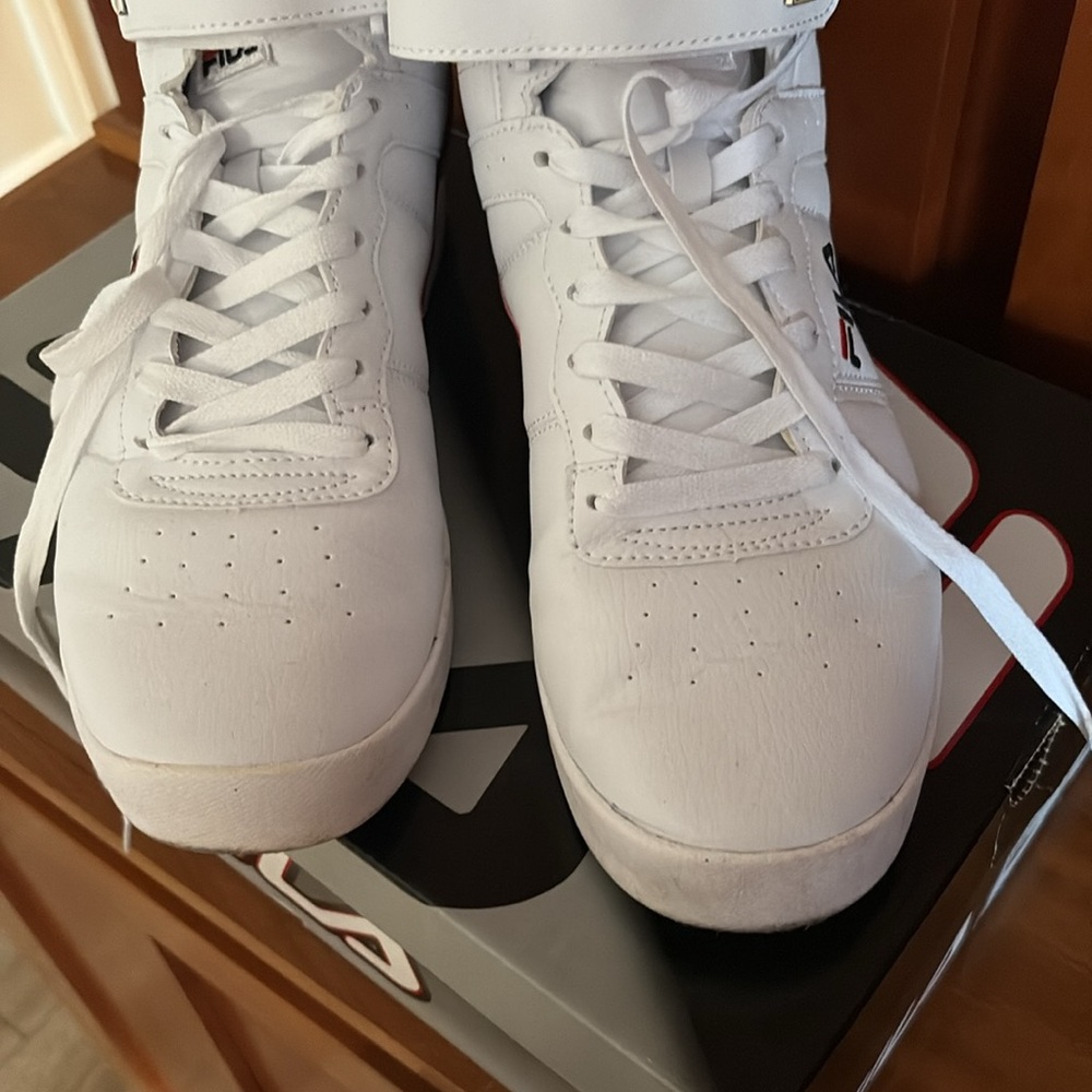 Fila Men's White and Red High-Top Sneakers - Picture 2 of 7